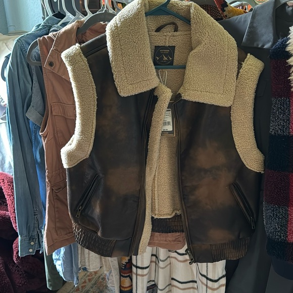 NWT! Leather and Faux Fur Zipper Vest Western - Picture 1 of 6